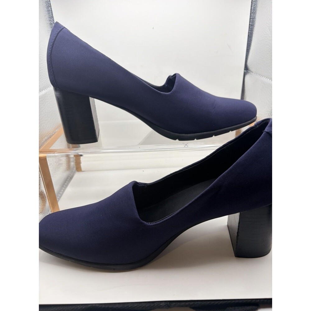 Women’s Aerosoles Midnight Pump navy Size 8